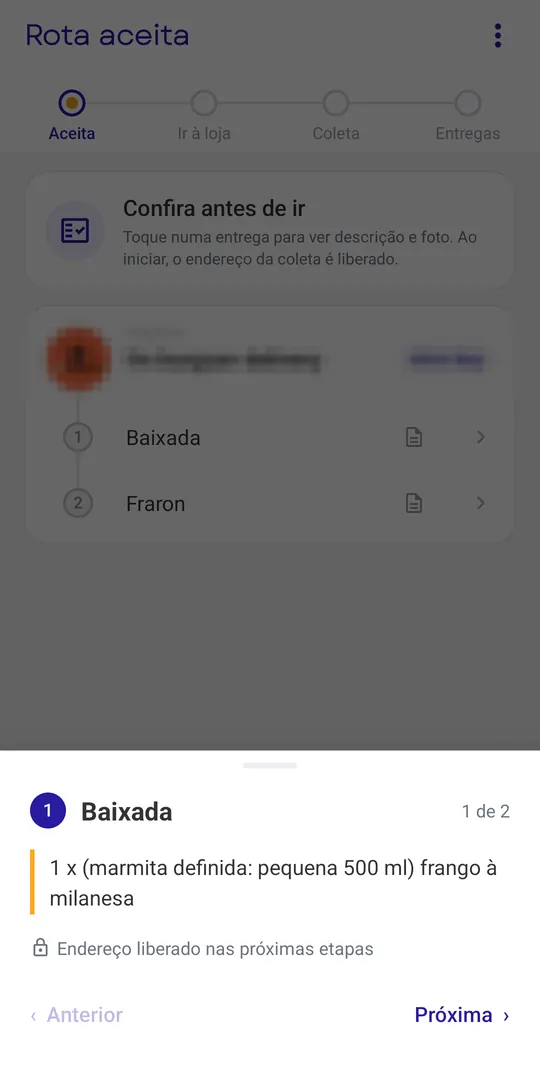 Detalhe de uma entrega com o pedido da loja